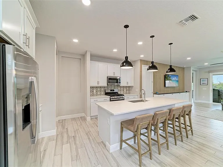 1079 Waterline Ct — Photo 13