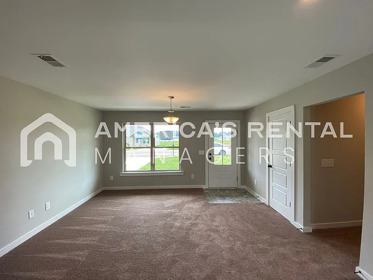 370 Sunlight Cir — Photo 8