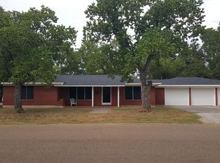 212 W Live Oak St, Cuero, TX 77954