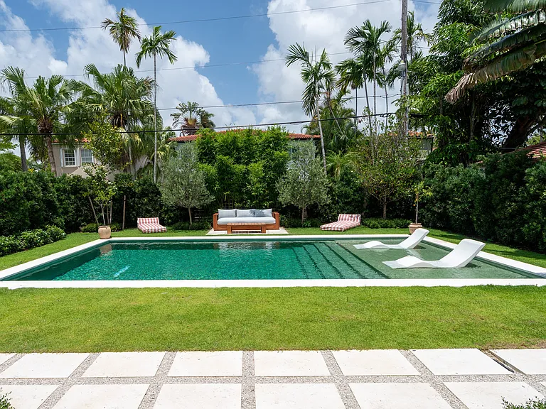 4430 Royal Palm Ave — Photo 1