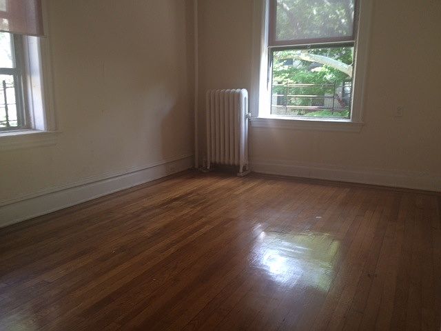 2nd image of 32 Saint Pauls Pl