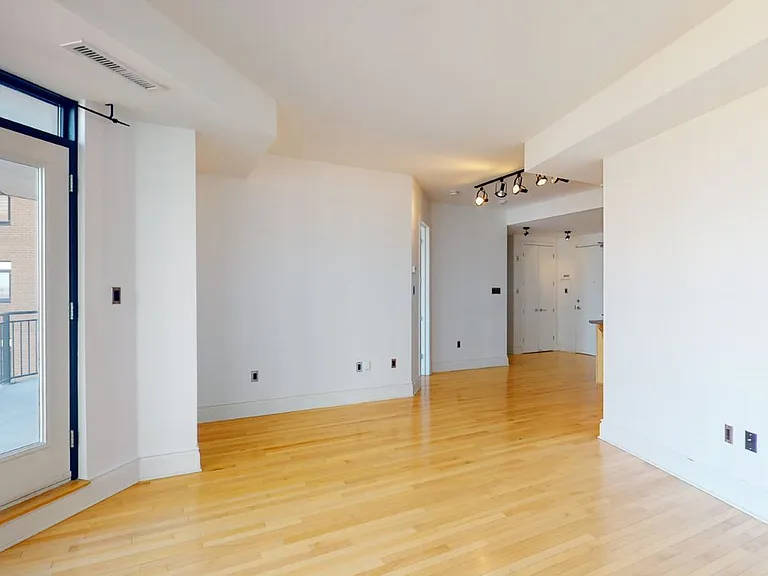 509 Berkley Ave #509 — Photo 3