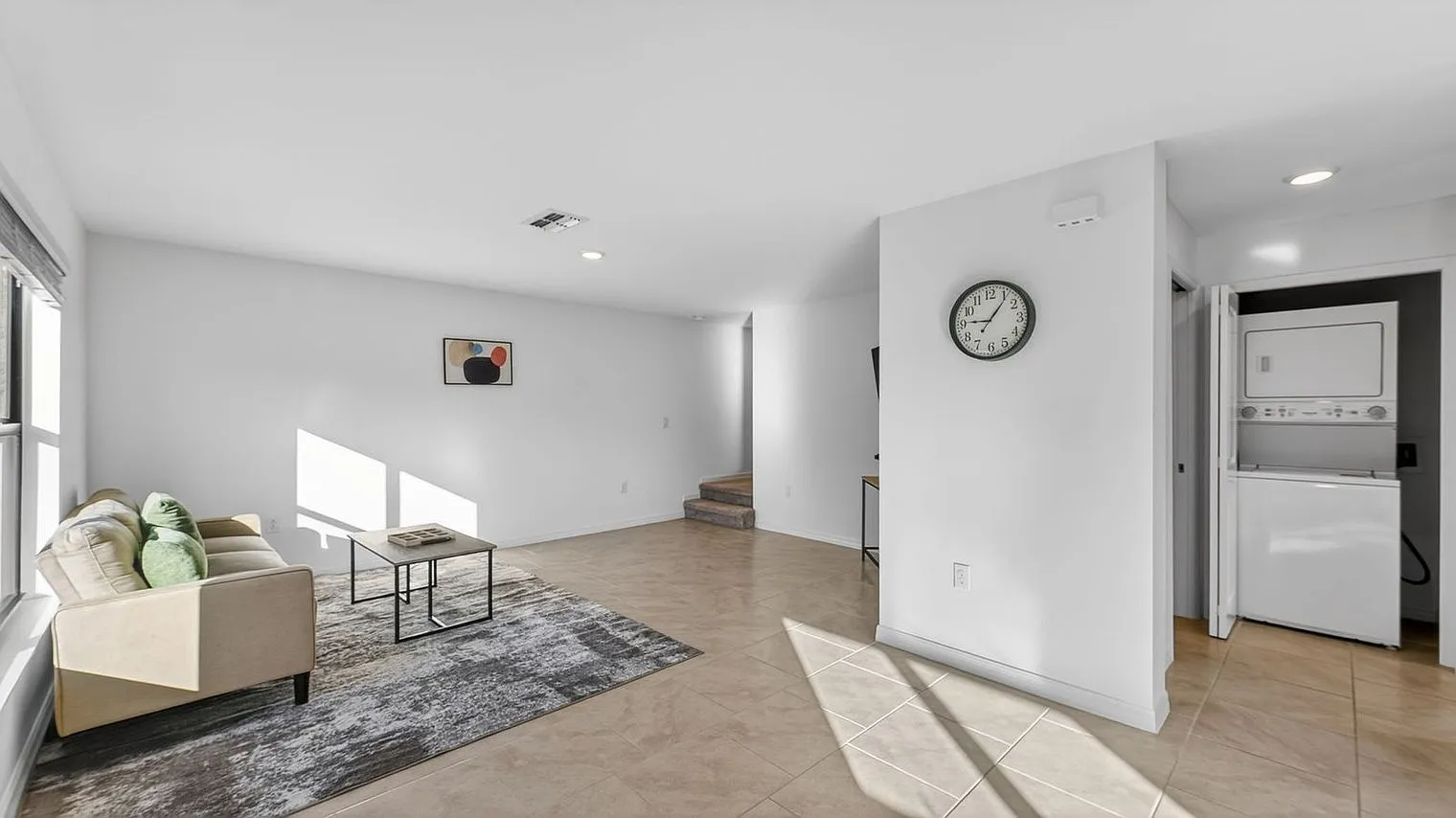 3 bed, 2.5 bath, 13906 sqft, $2,105 — Photo 1