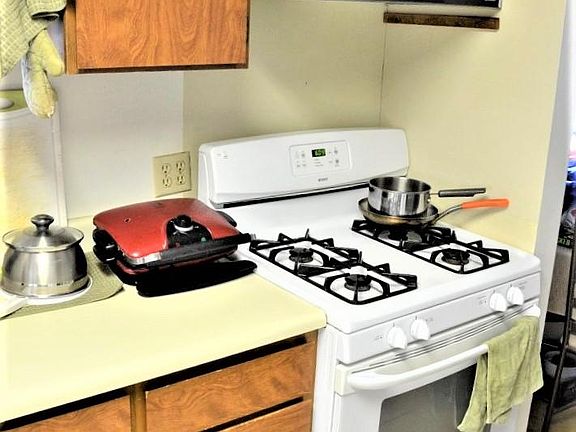 4th image of 715 Birch St APT B