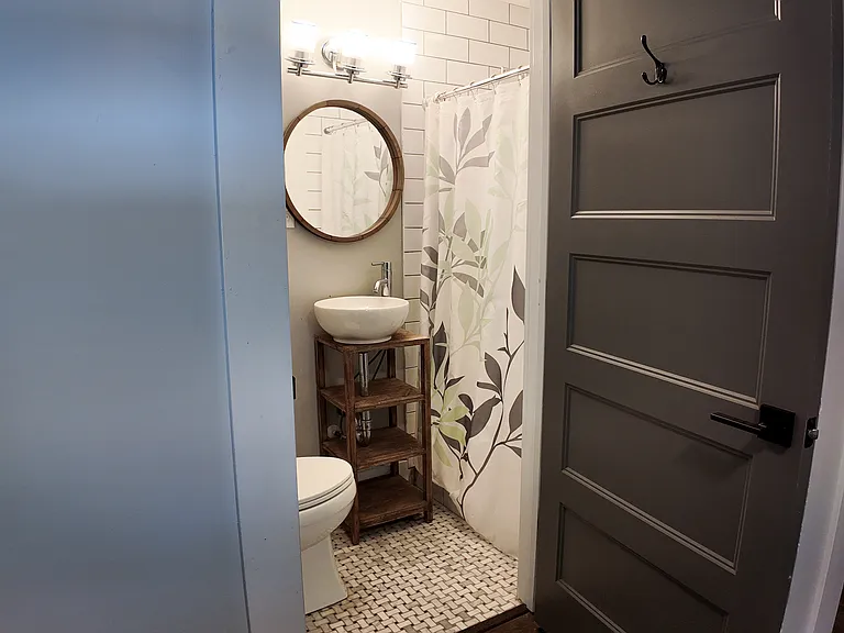 843 N Clayton St — Photo 14
