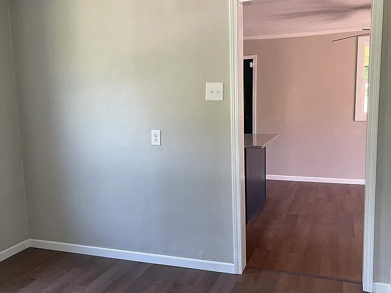 1523 N Englewood Ave — Photo 6