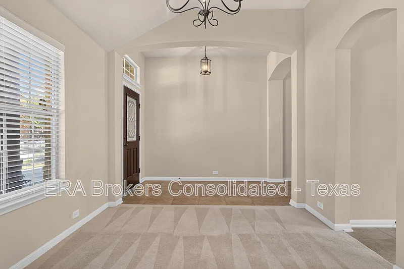3 bed, 2.0 bath, 1881 sqft, $1,900 — Photo 4