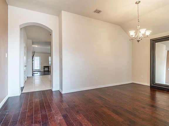 4th image of 5116 Boardwalk Dr