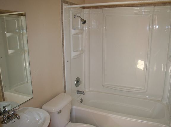 4th image of 749 Vera Dell Ct
