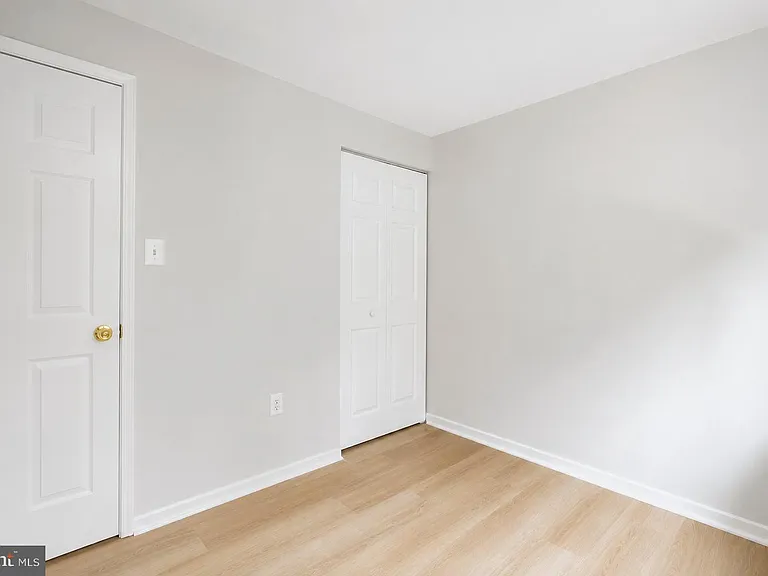 14435 Pebble Hill Ln S — Photo 36