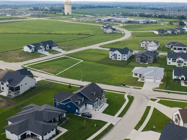 17200 Springbrook Trl, Waukee, IA 50263