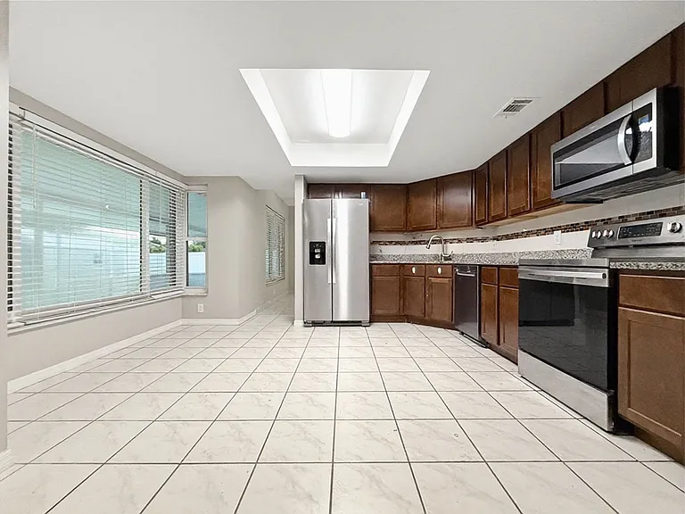 8221 Granada Blvd — Photo 11