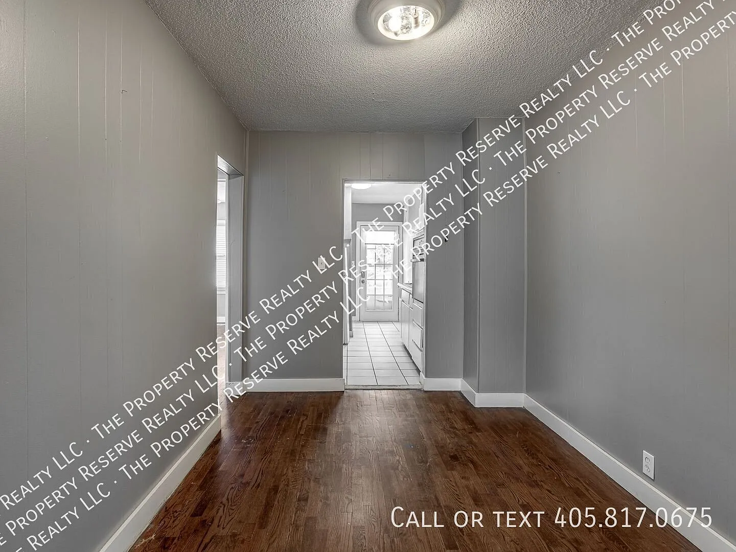 Welcome to 2531 W Park Pl! This charming 1-bedroom, 1-bath half duplex! — Photo 4