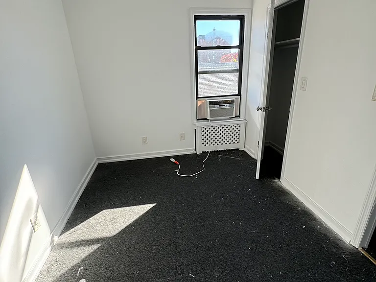 E 12th St — Photo 15