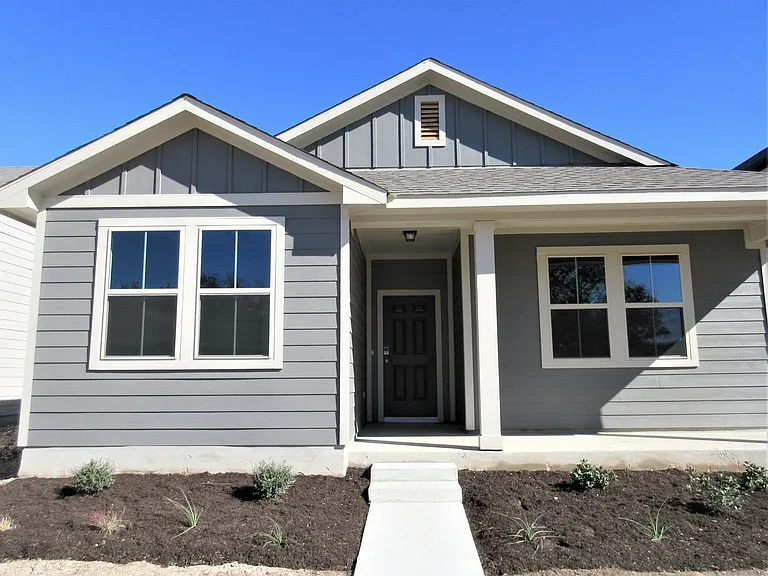 2224 Pecan Island Dr — Photo 1