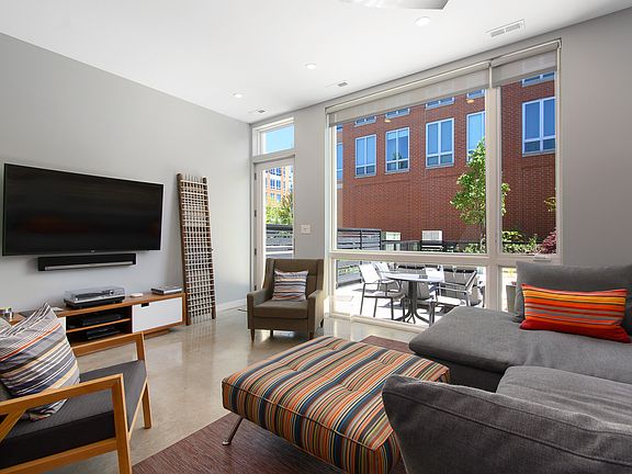 4th image of 4832 N Clark Ave #102