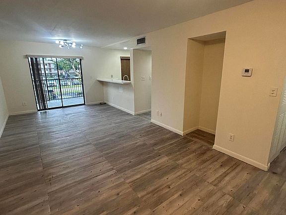 5th image of 3252 Foxcroft Rd APT 201