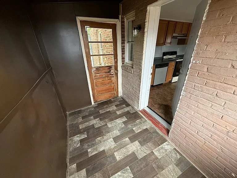 208 N Potomac St — Photo 4