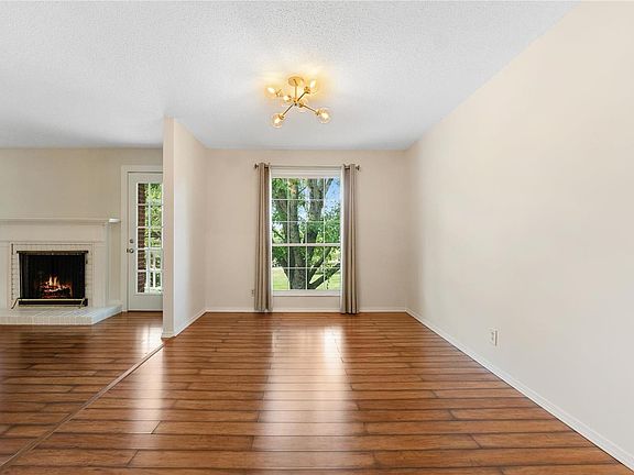 5th image of 1521 Hedgeford Dr APT 16