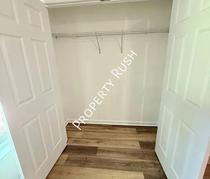 709 N Holly St — Photo 24
