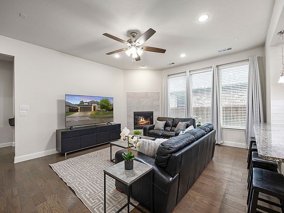 5th image of 908 Spring Falls Dr