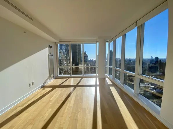 885 6th Avenue image 1 of 11