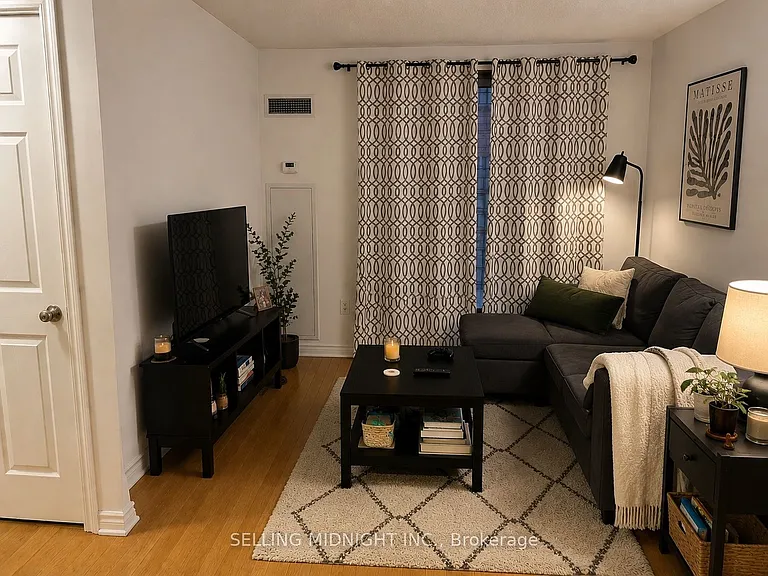 250 Wellington St W #245 — Photo 11