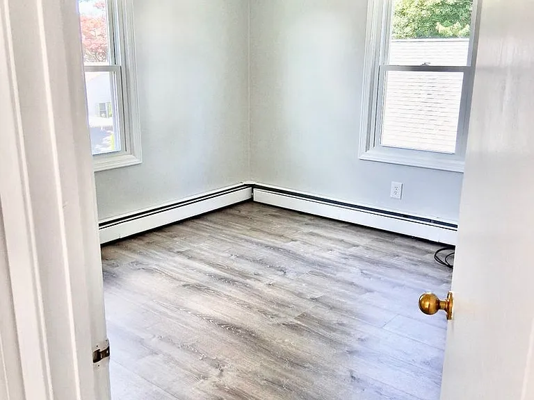 18-20 Foch Ave — Photo 9