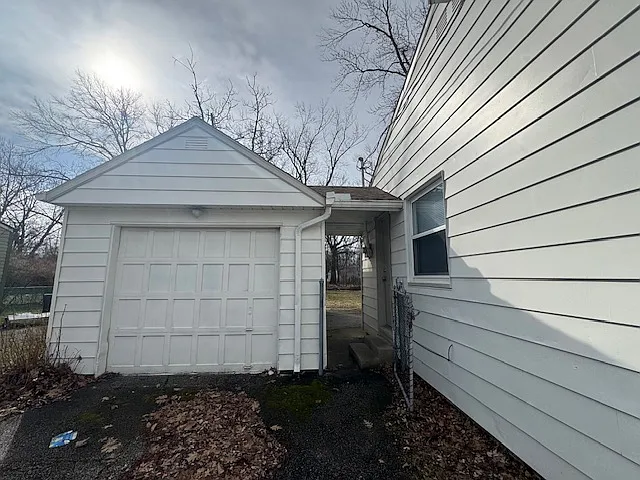 2016 N Green Rd — Photo 20