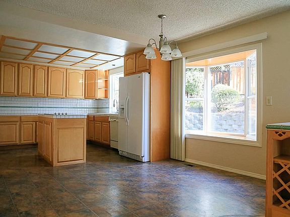 4th image of 44322 Arapaho Ave