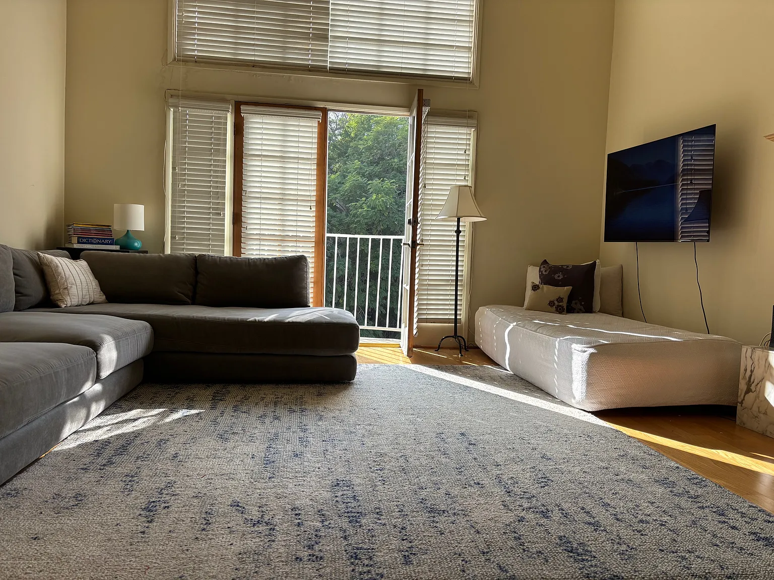 3 bed, 1374 sqft, $4,800 — Photo 2