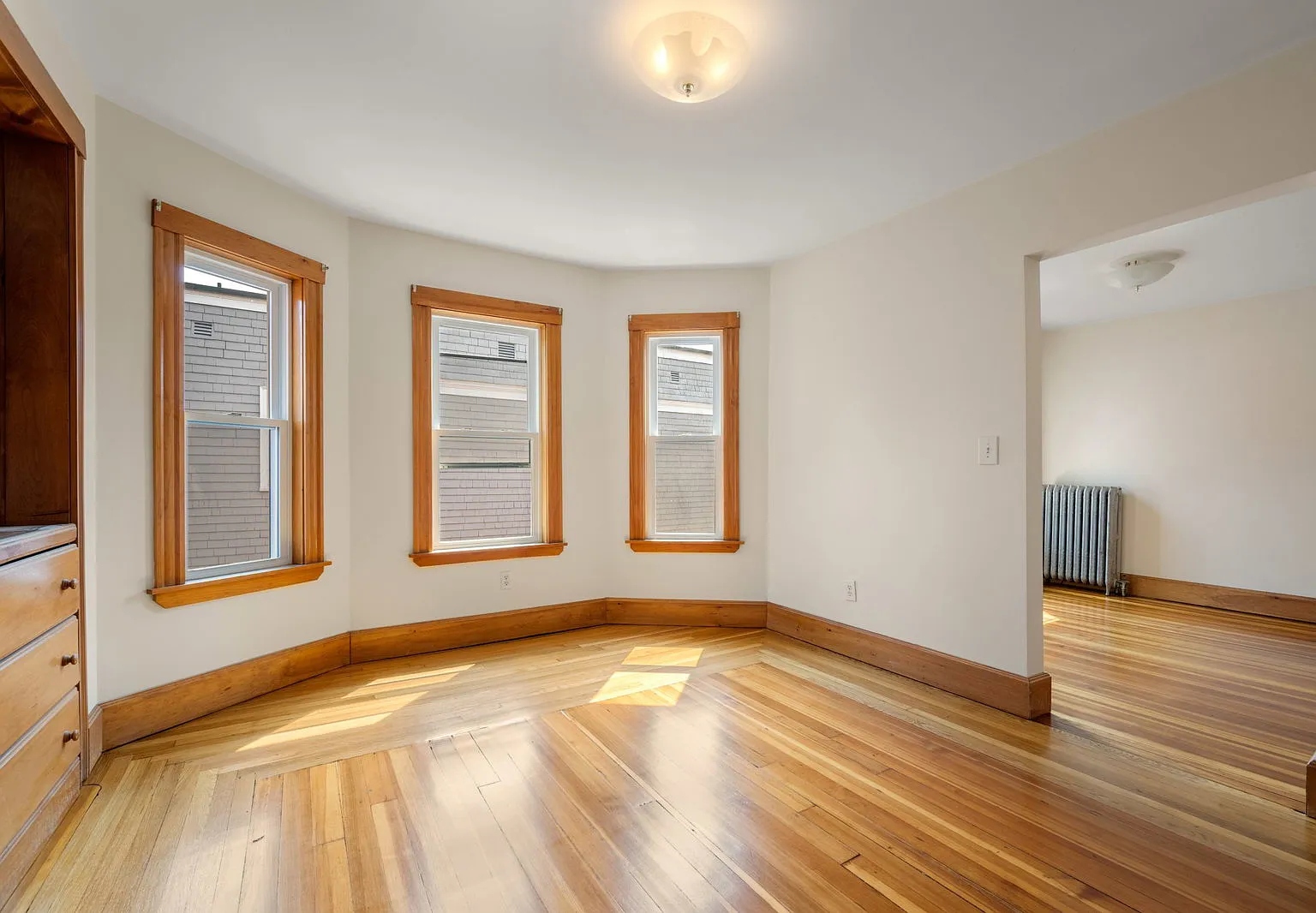 3 bed, 1.0 bath, 1100 sqft, $3,600 — Photo 3