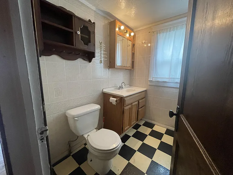 329 S Clemens Ave — Photo 10