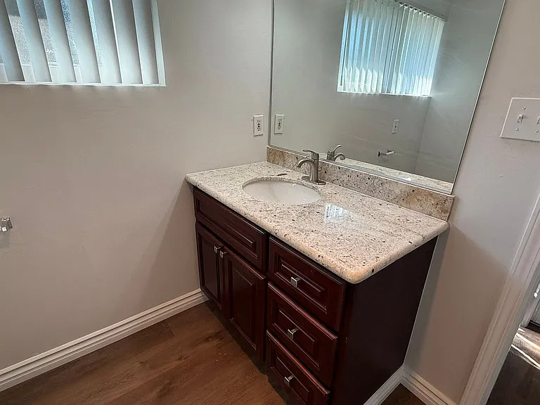 1002 E Walnut Ave — Photo 13
