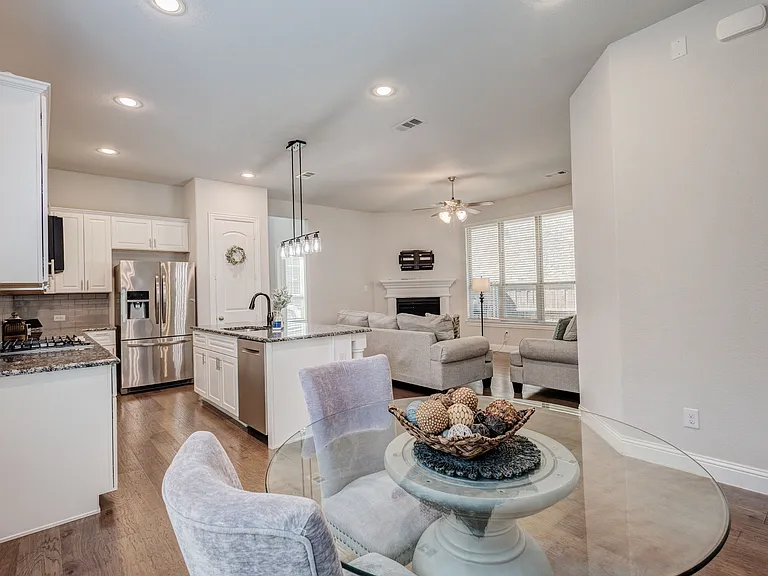 4248 Del Rey Ave — Photo 15