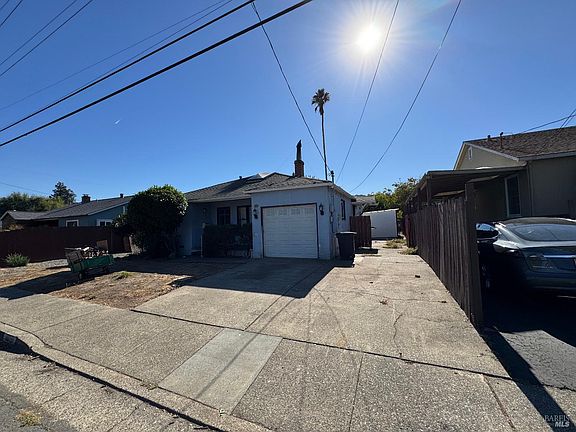 3rd image of 1619 Center Road