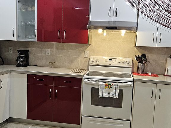 3rd image of 11311 Seafield Cres