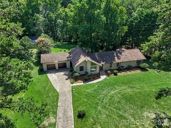 13520 Andulusian Dr, Matthews, NC 28105