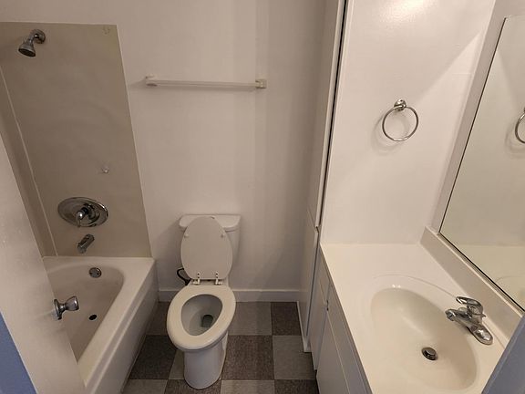 4th image of 3770 Vinton Ave #29