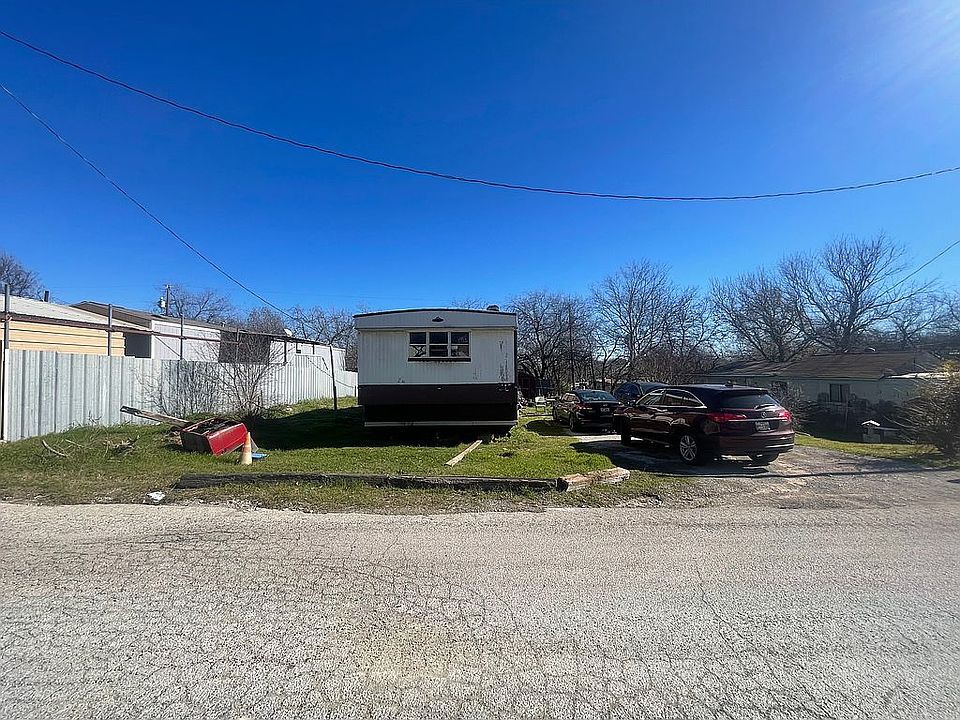 2nd image of 120 Luna Vista Dr