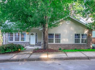 752 S 73rd St, Springfield, OR 97478