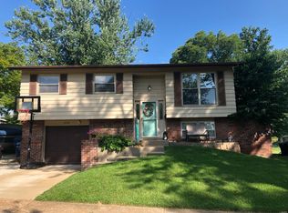 2734 Clager Rd, Saint Louis, MO 63125