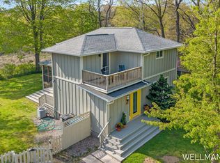 1005 Elizabeth St, Saugatuck, MI 49453