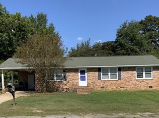 1917 Warwick St, Camden, SC 29020