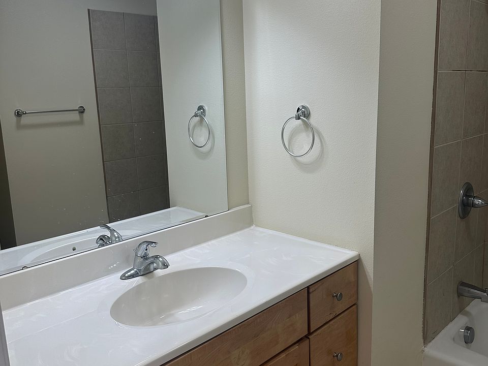 1st image of 2407 Oxford Dr SE APT A