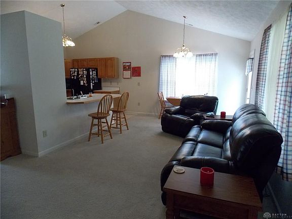 5th image of 130 Warner Dr