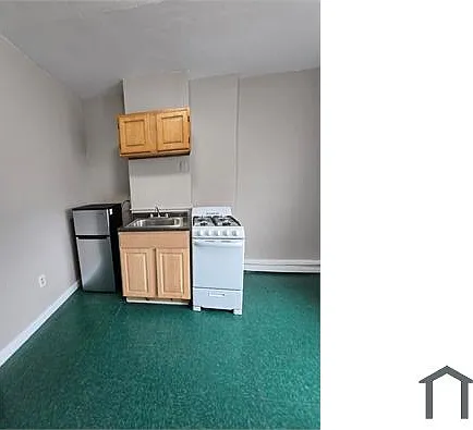 Studio, $880 — Photo 1