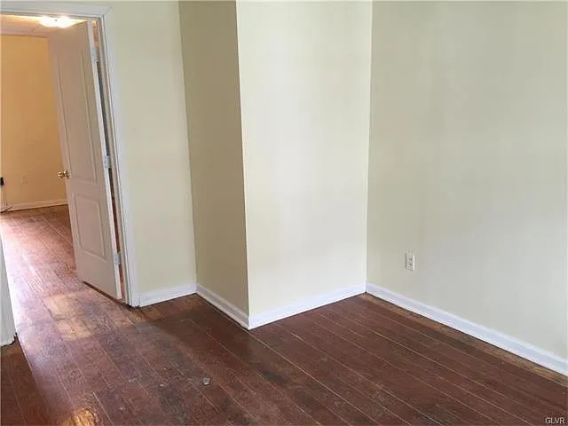 5th 739 N — Photo 5