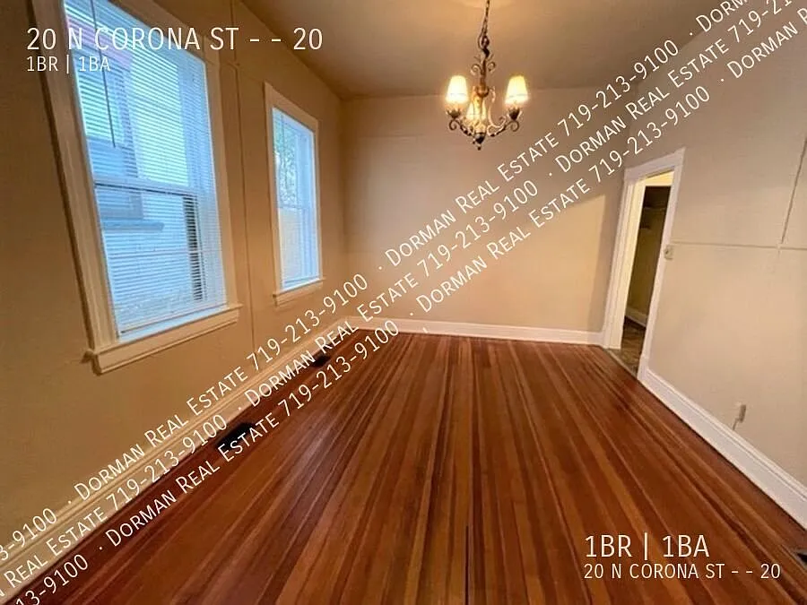 Cozy Downtown Home — Photo 4