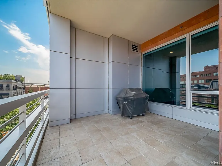 100 Detroit St #403 — Photo 40